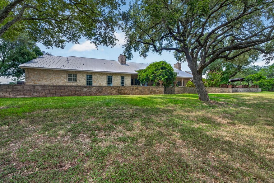 More Photos Of 2234 Highway 90 w, Castroville Flex For Sale
