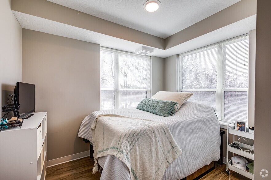 More Photos Of 1975-1977 Marshall Ave, Saint Paul Apartments For Sale