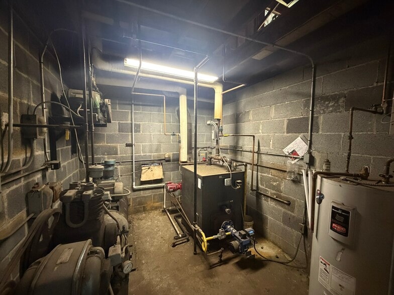 More Photos Of 8431 Maynardville Pike, Knoxville Warehouse For Sale
