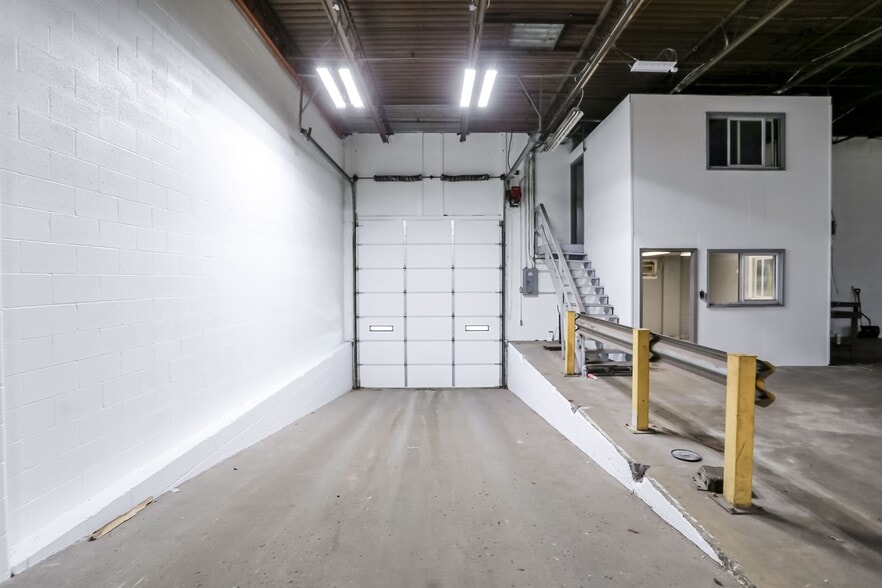 More Photos Of 2334 Production Dr, Indianapolis Warehouse For Lease