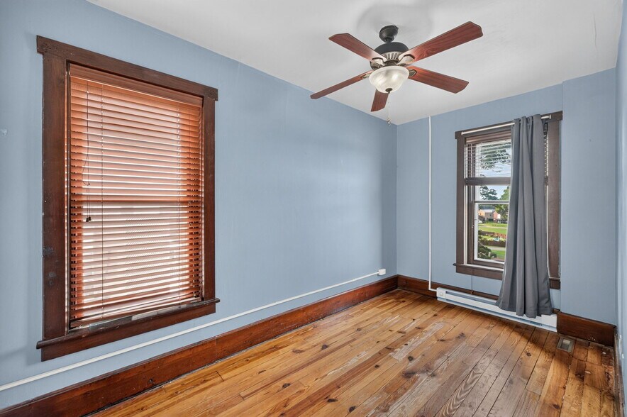 More Photos Of 330 Mahoning St, Milton Office For Sale