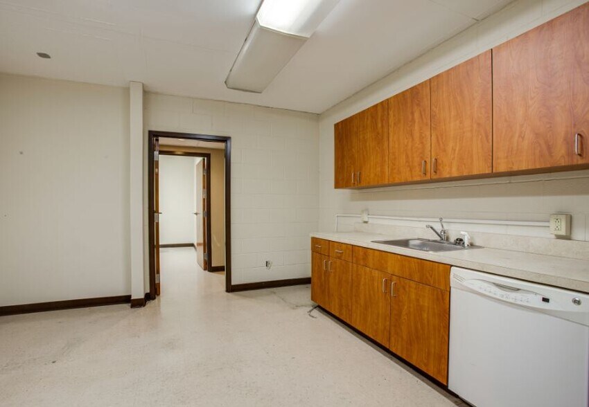 More Photos Of 1400 Hatcher Ln, Columbia Healthcare For Lease