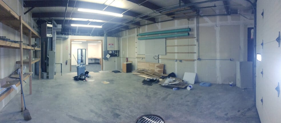 More Photos Of 3820-3830 44th St SE, Grand Rapids Flex For Lease