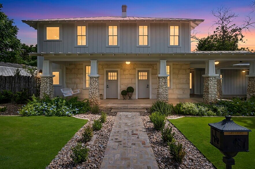 More Photos Of 824 High St, Comfort Winery Vineyard For Sale