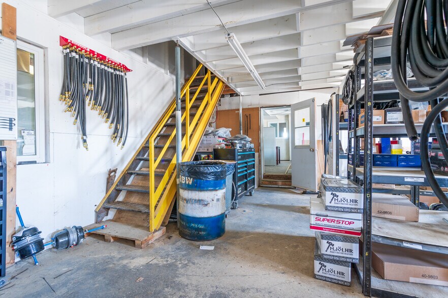 More Photos Of 310 Williams Industrial Dr, Neilburg Service For Sale