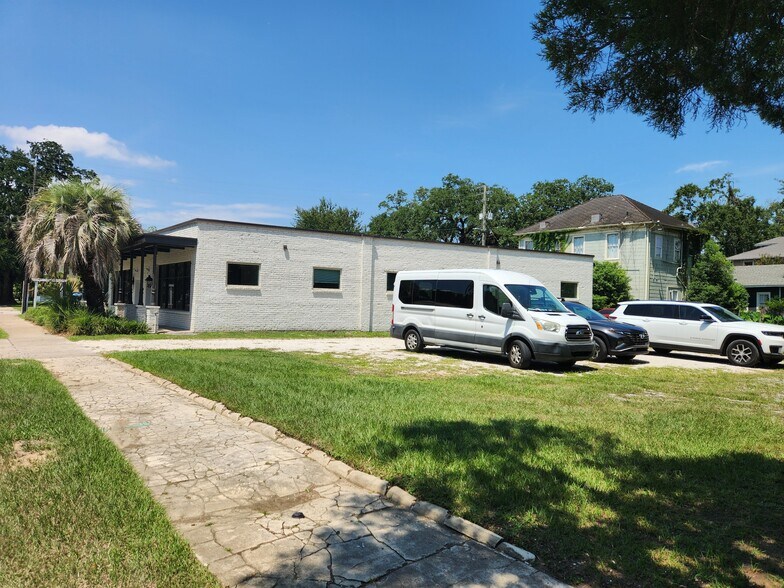 More Photos Of 920 Dauphin St, Mobile Office For Sale