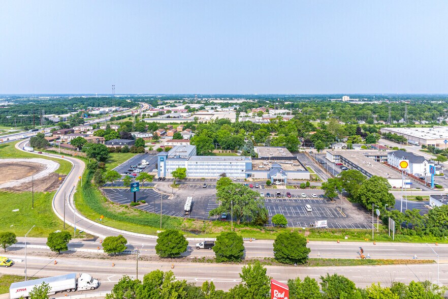 More Photos Of 411 S Larkin Ave, Joliet Hotel For Sale