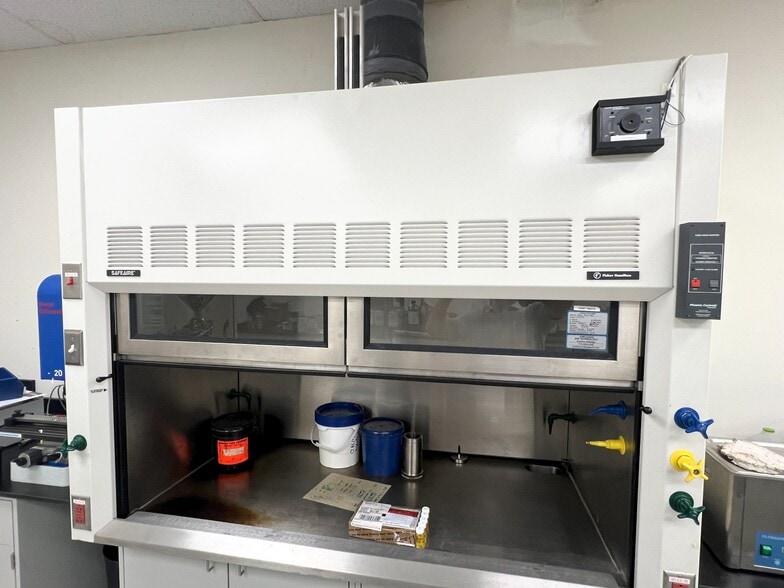 More Photos Of 7030 Windfern Rd, Houston Warehouse For Sale