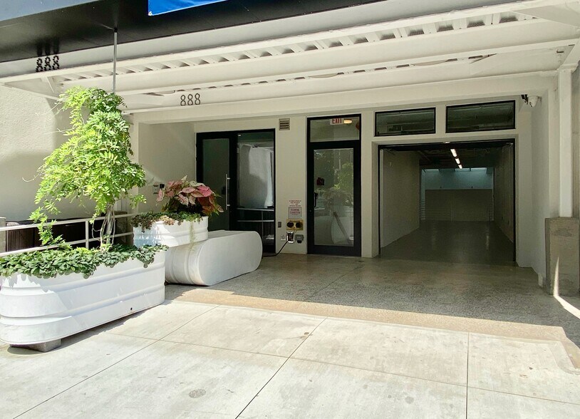 More Photos Of 888 Lorimer St, Brooklyn Loft Creative Space For Lease