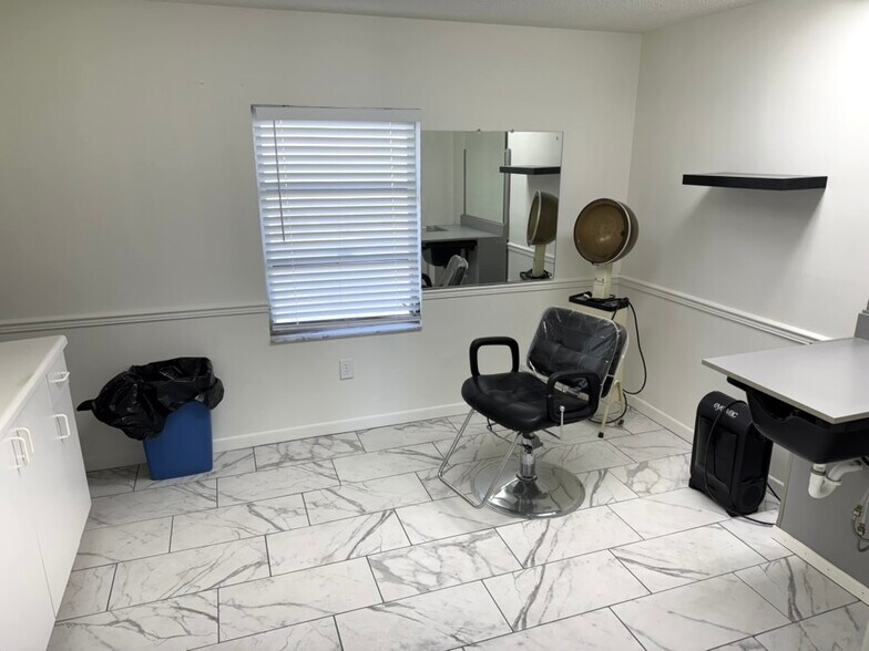 More Photos Of 1804 W Baker St, Plant City Office For Lease