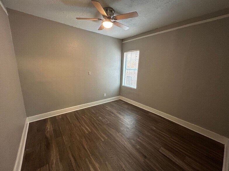 More Photos Of 1409 W Woodlawn Ave, San Antonio Apartments For Sale