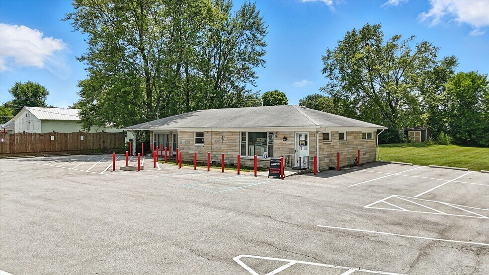 More Photos Of 6540 N Us-31, Whiteland Veterinarian Kennel For Sale