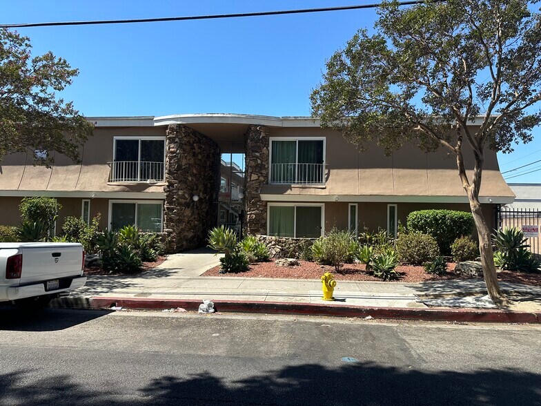 Primary Photo Of 7503 Hazeltine Ave, Van Nuys Apartments For Sale