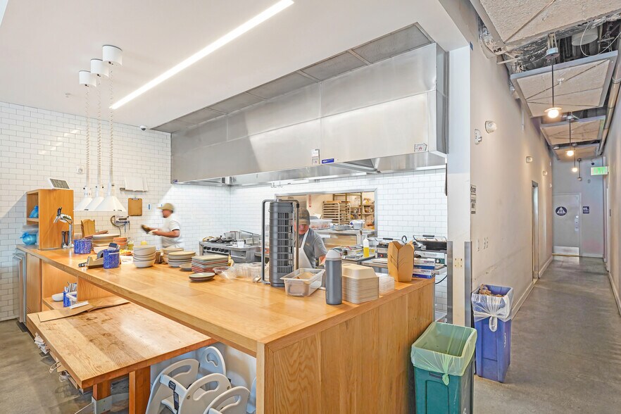 More Photos Of 3921 W Sunset Blvd, Los Angeles Storefront For Sale