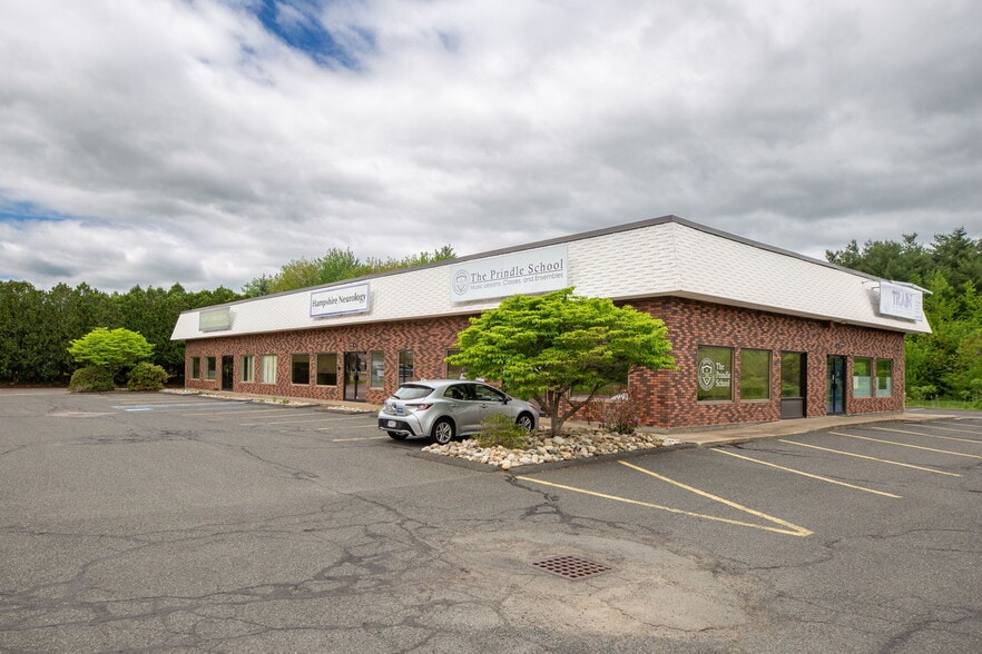 More Photos Of 31 Campus Plaza Rd, Hadley Showroom For Lease