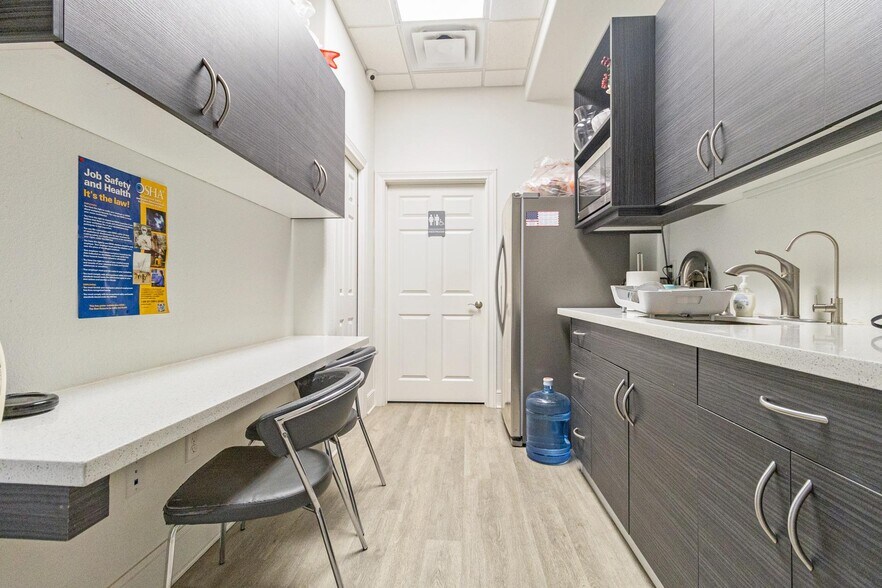 More Photos Of 410 Park Grove Dr, Katy Healthcare For Lease