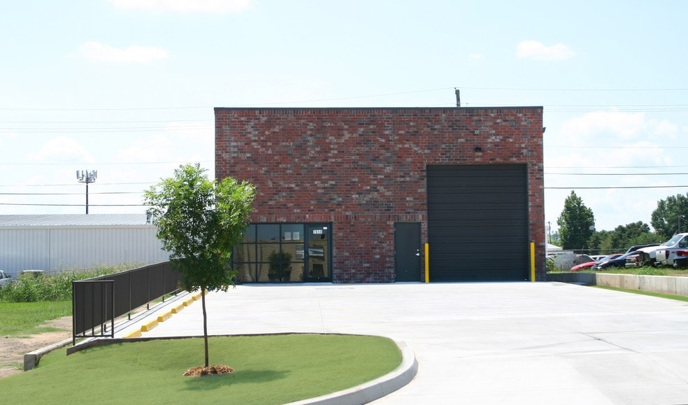 Primary Photo Of 7658 E 46th Pl, Tulsa Warehouse For Lease