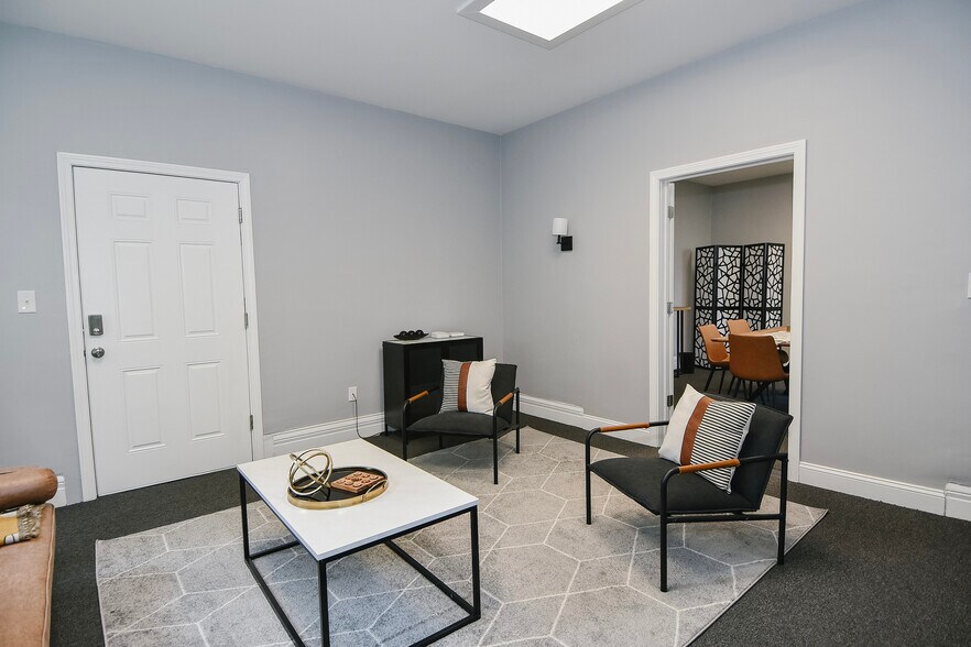 More Photos Of 93-97 Broad St, Middletown Office For Sale