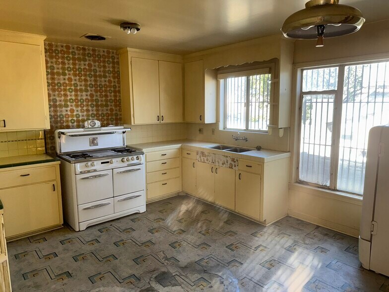 More Photos Of 3 S Wood St, Salinas Storefront Retail Residential For Sale