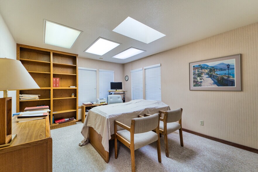 More Photos Of 1408 Live Oak Blvd, Yuba City Office For Sale