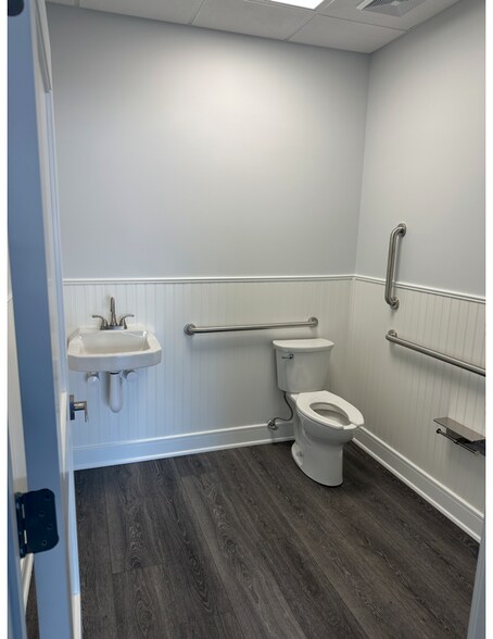 More Photos Of 270 Jericho Tpke, Floral Park Office For Lease