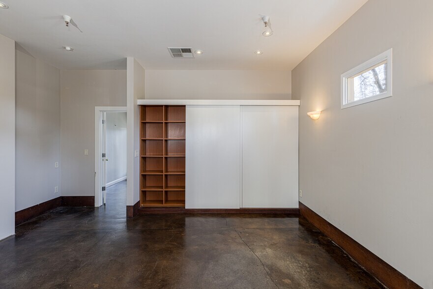 More Photos Of 220 Windsor River Rd, Windsor Apartments For Sale