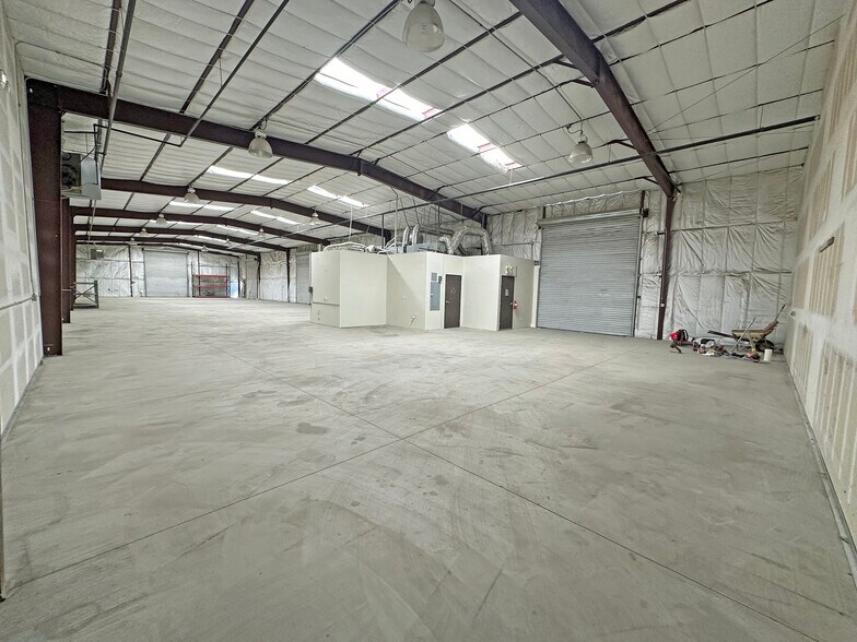 More Photos Of 545 E Avenue L-12, Lancaster Warehouse For Lease