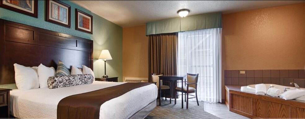 More Photos Of 3500 Broadway, Eureka Hotel For Sale