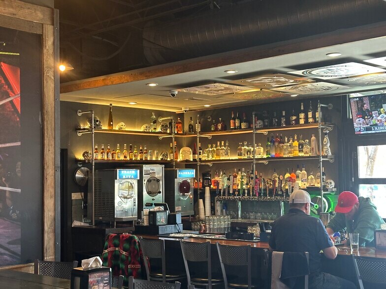 More Photos Of 506 E Division St, Arlington Restaurant For Lease