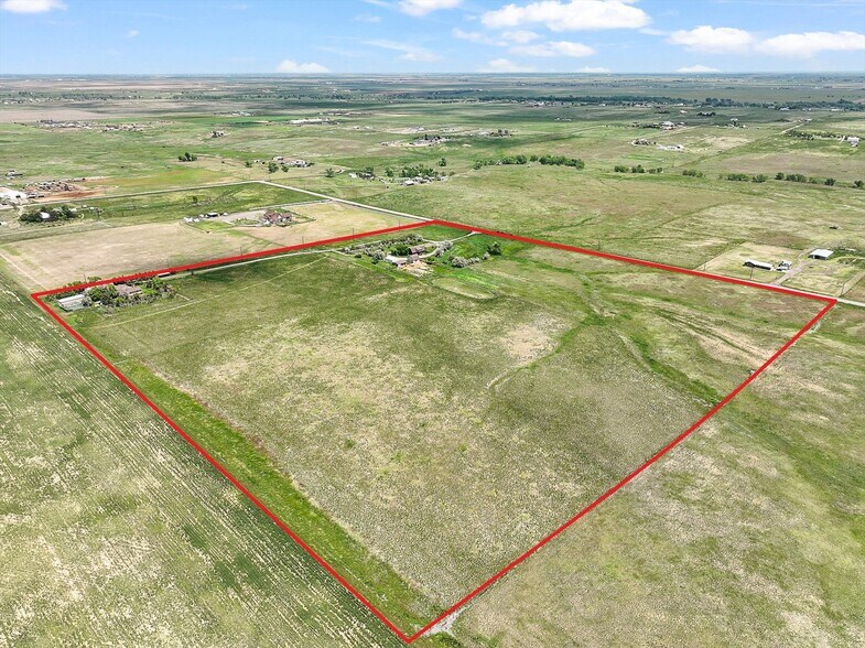 More Photos Of 1335 S Kio St, Watkins Veterinarian Kennel For Sale