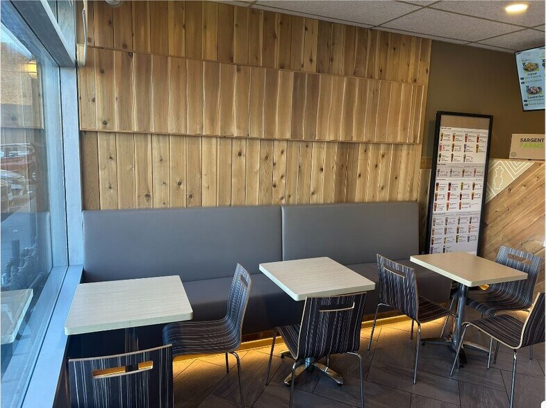 More Photos Of 3066A Hurontario St, Mississauga General Retail For Lease