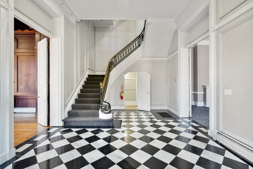 More Photos Of 164 Marlborough St, Boston Dormitory For Sale