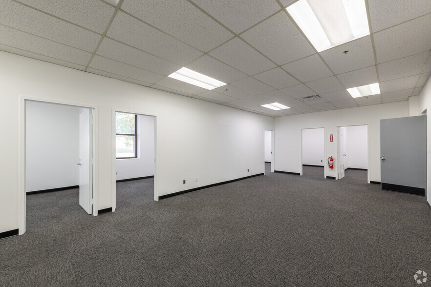 More Photos Of 78 Barnum Rd, Devens Light Manufacturing For Lease