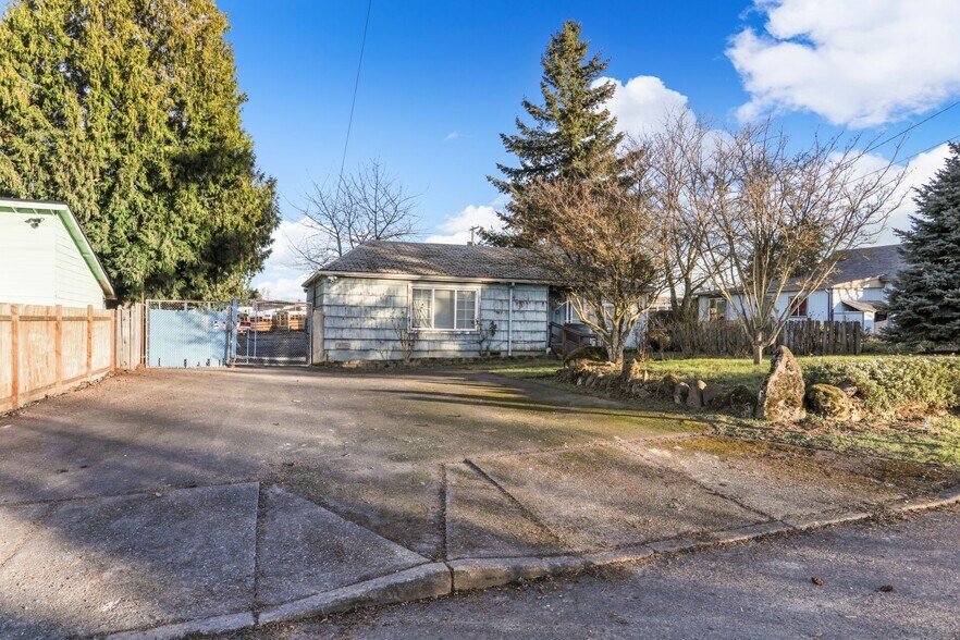 More Photos Of 6350 NE 66th Ave, Portland Flex For Sale