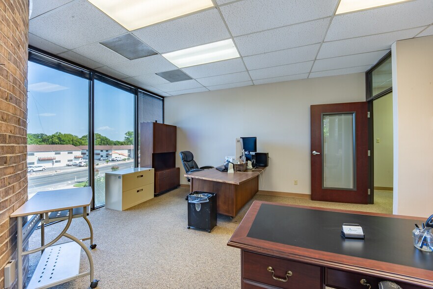 More Photos Of 8500 Shoal Creek Blvd, Austin Medical For Sale