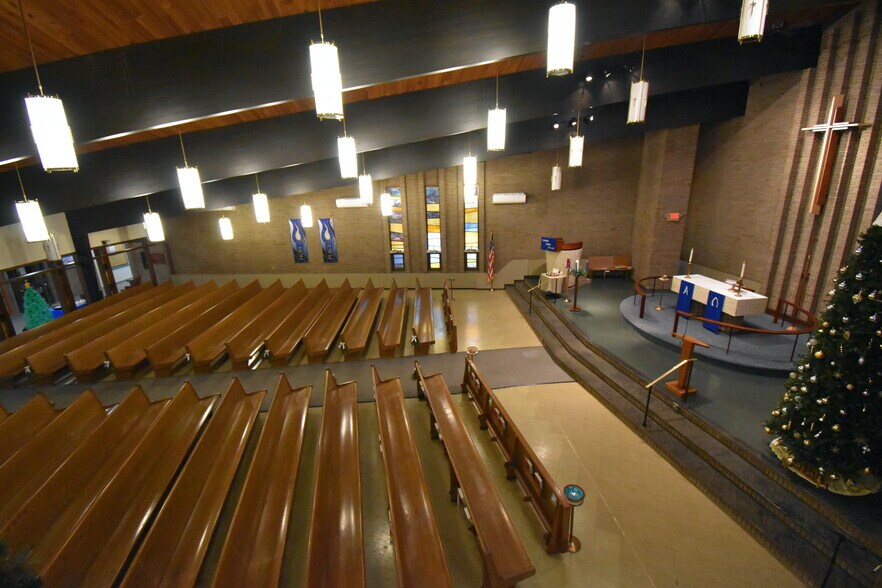 More Photos Of 2905 S Commerce Rd, Wolverine Lake Religious Facility For Lease