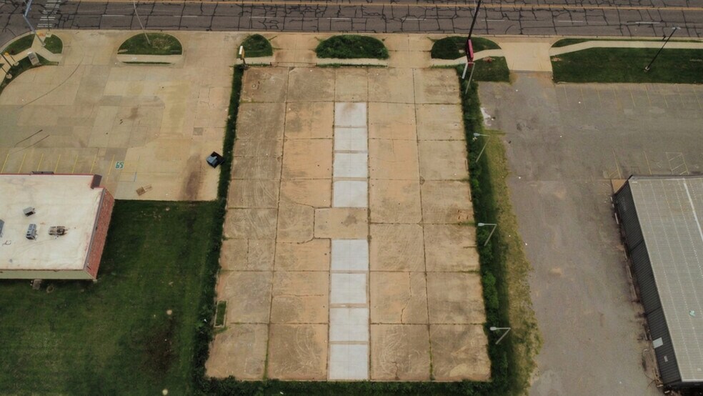 More Photos Of 9531 10th St, Midwest City Land For Lease
