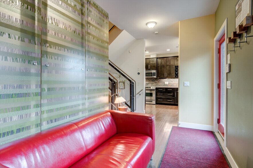 More Photos Of 1812 14A St SW, Calgary Office Residential For Sale