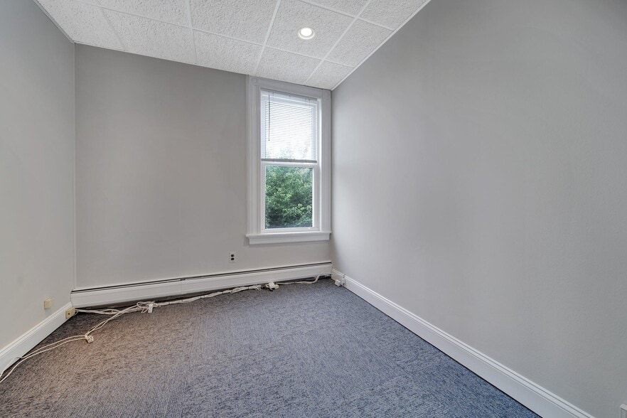 More Photos Of 374 Clifton Ave, Clifton Office For Sale