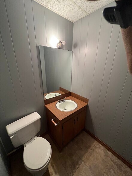 More Photos Of 810 E Main Ave, Robstown Office For Lease