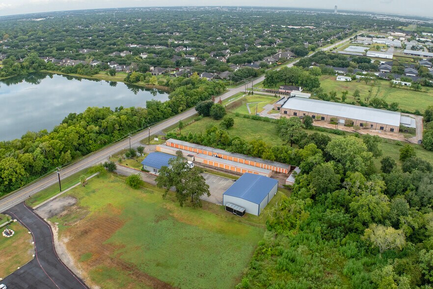 More Photos Of 2605 Columbia Memorial Pky, Kemah Office For Lease