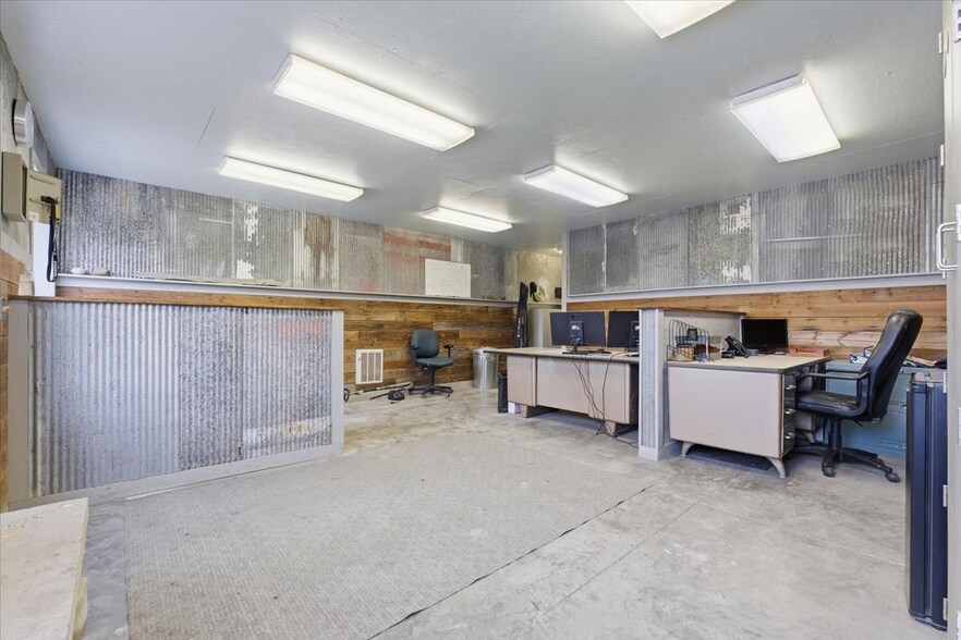 More Photos Of 6610 N 264th Cir, Valley Warehouse For Sale