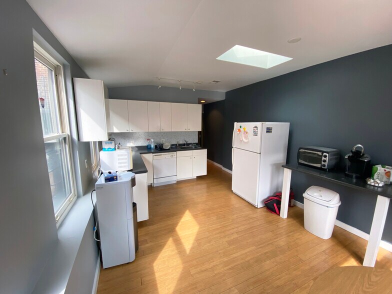 More Photos Of 715 St Paul St, Baltimore Office For Sale