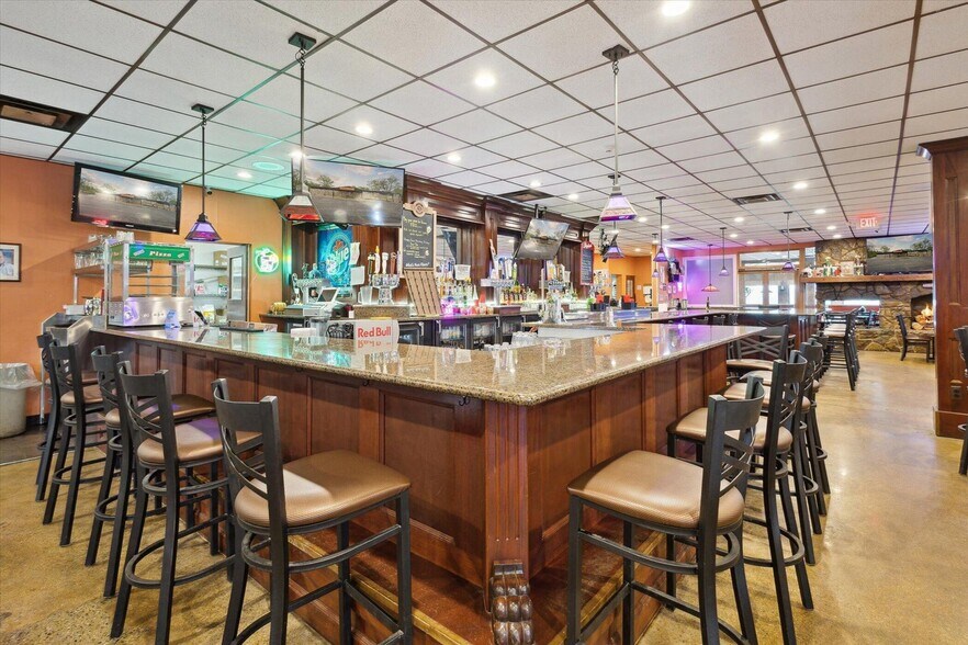 More Photos Of 3705 Ann Arbor Rd, Jackson Restaurant For Sale