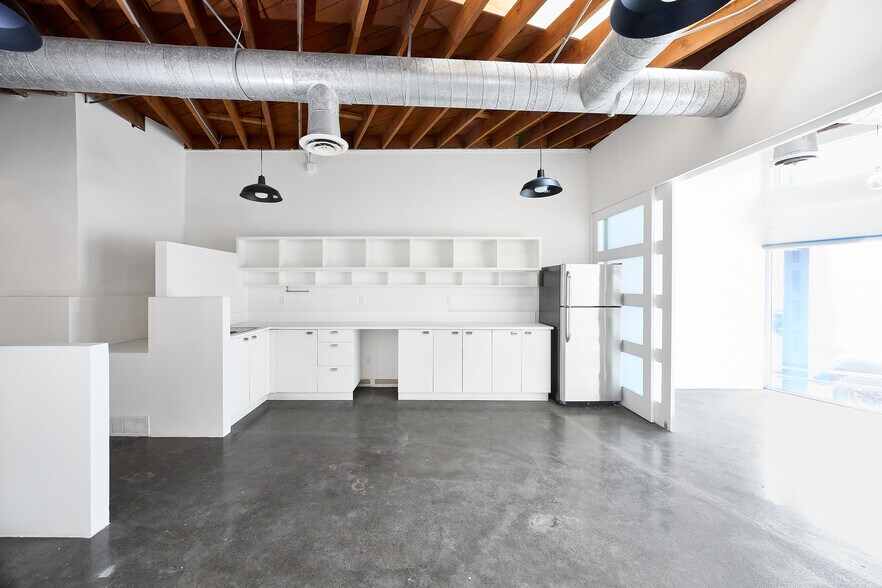 More Photos Of 1733-1737 Abbot Kinney Blvd, Venice Storefront Retail Office For Lease