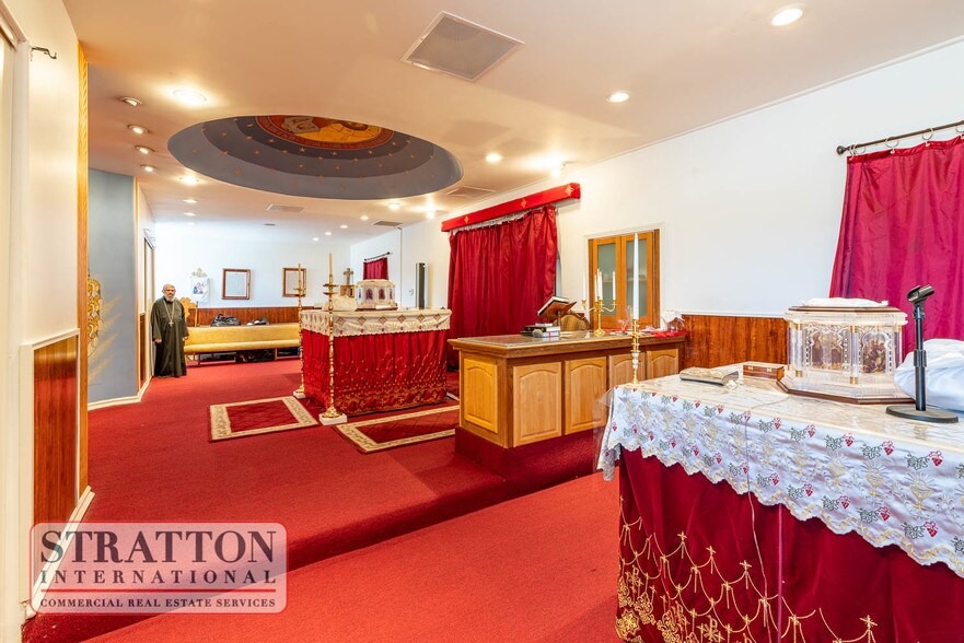 More Photos Of 23986 Pine St, Santa Clarita Religious Facility For Sale