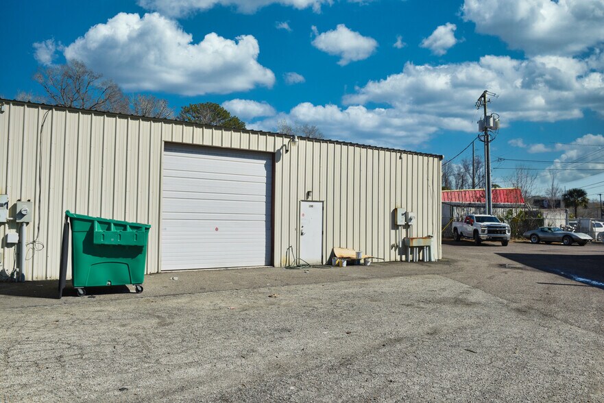 More Photos Of 100-108 Dorchester Manor Blvd, North Charleston Warehouse For Lease