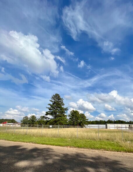 More Photos Of 1703 E Whaley St, Longview Warehouse For Lease