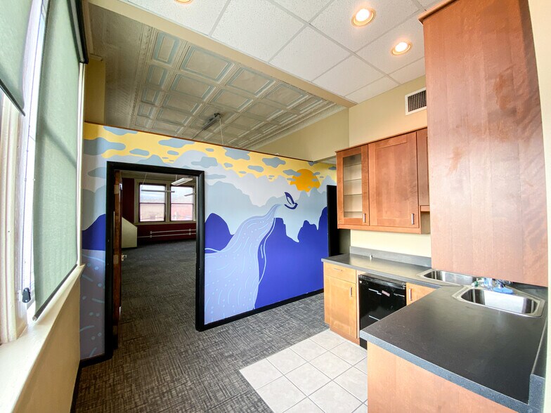 More Photos Of 2000 E Carson St, Pittsburgh Storefront Retail Office For Lease