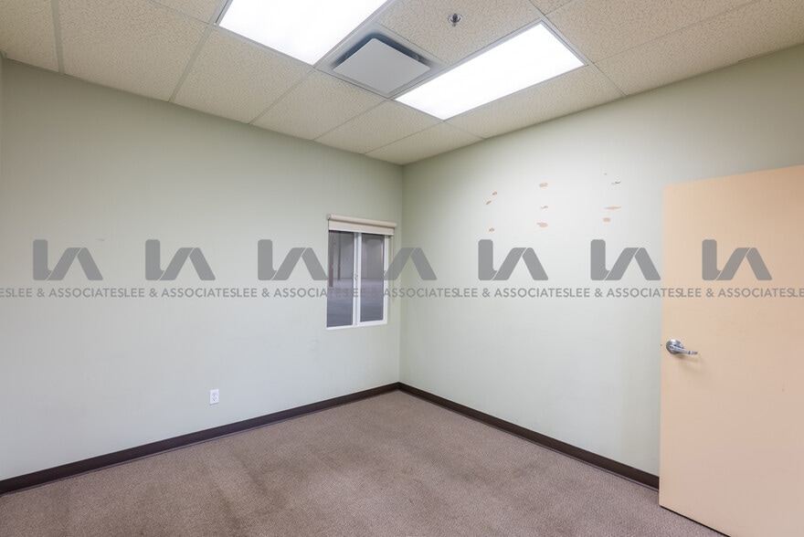 More Photos Of 18800-18806 96th Ave, Surrey Warehouse For Lease